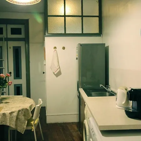 In 1/camoes House Gasthuis